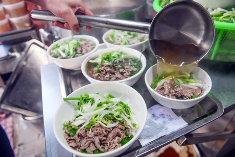Phở Phú Gia, quận 3, TP.HCM - Ảnh: QUANG ĐỊNH Người Việt tự hào về phở- Ảnh 7.