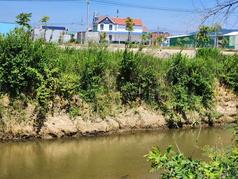 Xin tiền chống sạt lở sông Phước Giang, bảo vệ khu tái định cư cao tốc- Ảnh 1. Xin tiền chống sạt lở sông Phước Giang, bảo vệ khu tái định cư cao tốc- Ảnh 1.