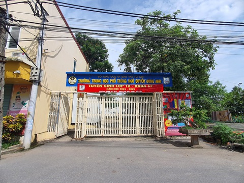 Trường THPT Ngô Quyền - Đông Anh xin lỗi học sinh sau quyết định dừng đào tạo 'nóng vội'- Ảnh 1. Trường THPT Ngô Quyền - Đông Anh (Hà Nội) nơi xảy ra vụ việc - Ảnh: NGUYÊN BẢO