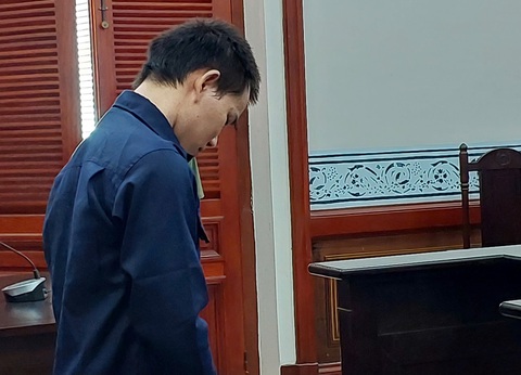 Tử hình thanh niên giết cô gái rồi cướp xe chạy trốn vào rừng keo- Ảnh 1. Bị cáo Nguyễn Thanh Tâm tại tòa - Ảnh: ĐÌNH KHẢI