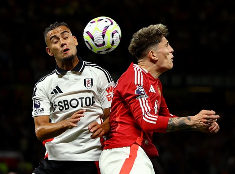 Tân binh Zirkzee ghi bàn, Man United thắng vất vả Fulham- Ảnh 2. Man United đã có trận đấu thực sự khó khăn trước Fulham - Ảnh: REUTERS