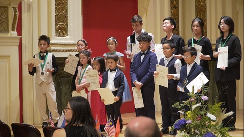 Thí sinh 5 tuổi của Việt Nam giành giải đặc biệt tại Liên hoan Nghệ thuật Quốc tế Vienna- Ảnh 3. Thí sinh 5 tuổi của Việt Nam giành giải đặc biệt tại Liên hoan Nghệ thuật Quốc tế Vienna- Ảnh 3.