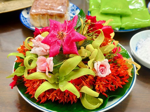 Mâm cỗ chay ngày rằm tháng bảy ở miền Bắc không thể thiếu bánh đúc, cháo trai...- Ảnh 3. Mâm cỗ chay ngày rằm tháng bảy ở miền Bắc không thể thiếu bánh đúc, cháo trai...- Ảnh 3.
