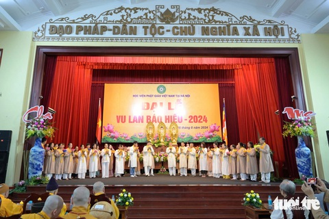 Chương trình văn nghệ Vu Lan có sự góp sức của nhiều Phật tử - Ảnh: DANH KHANG Chương trình văn nghệ Vu lan có sự góp sức của nhiều Phật tử - Ảnh: DANH KHANG