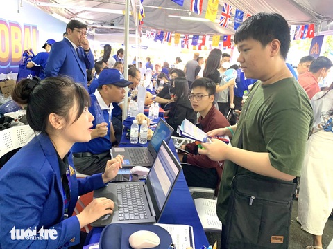 Trường Đại học Y khoa Phạm Ngọc Thạch và nhiều trường công bố điểm chuẩn- Ảnh 1. Nhiều trường công bố điểm chuẩn đại học, có ngành gần 10 điểm mỗi môn mới đậu - Ảnh 3.