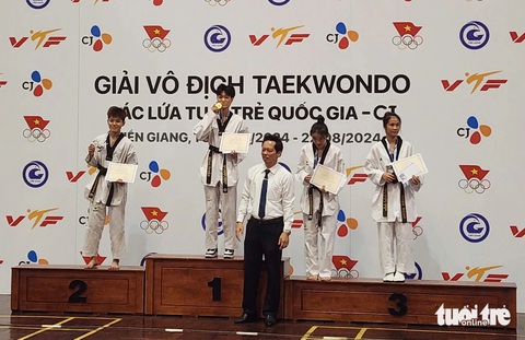 Hơn 1.300 vận động viên tranh tài giải vô địch taekwondo các lứa tuổi quốc gia 2024- Ảnh 4. Hơn 1.300 vận động viên tranh tài Giải vô địch taekwondo các lứa tuổi trẻ quốc gia 2024 - Ảnh 4.