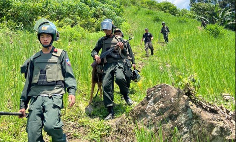 Đang ăn cơm, chồng dùng súng bắn vào giữa mặt vợ- Ảnh 2. Đang ăn cơm, chồng dùng súng bắn vào giữa mặt vợ - Ảnh 2.