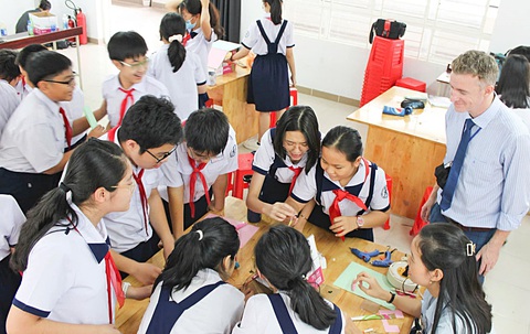 TP.HCM thí điểm dùng tiếng Anh dạy học: Nhà trường, nhà giáo nói gì?- Ảnh 1. TP.HCM thí điểm dùng tiếng Anh dạy học: Nhà trường, nhà giáo nói gì?- Ảnh 1.