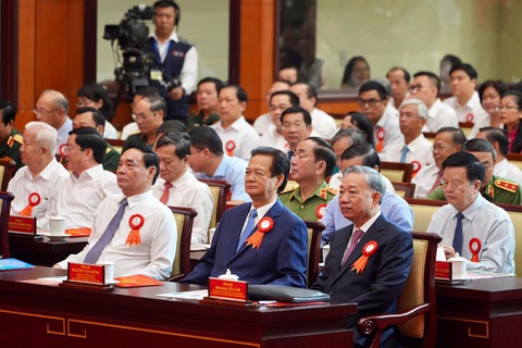 Tổng Bí thư, Chủ tịch nước Tô Lâm trao tặng danh hiệu cho Công an TP.HCM- Ảnh 4. Tổng Bí thư, Chủ tịch nước Tô Lâm trao tặng danh hiệu cho Công an TP.HCM - Ảnh 4.