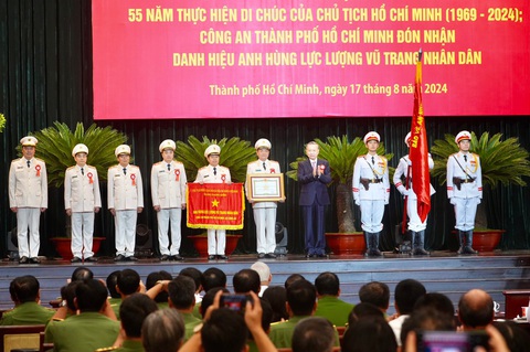Tổng Bí thư, Chủ tịch nước Tô Lâm trao tặng danh hiệu cho Công an TP.HCM- Ảnh 1. Tổng Bí thư, Chủ tịch nước Tô Lâm trao tặng danh hiệu cho Công an TP.HCM - Ảnh 1.