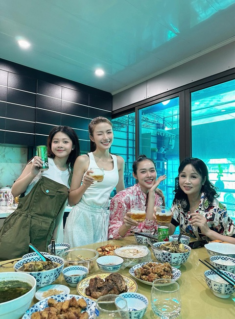 NSND Ngọc Thư tiết lộ điều không ngờ về Diệp Bảo Ngọc- Ảnh 5. NSND Ngọc Thư tiết lộ điều không ngờ về Diệp Bảo Ngọc- Ảnh 5.