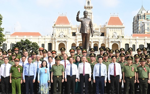 Tổng Bí thư, Chủ tịch nước Tô Lâm dâng hoa tại Công viên Tượng đài Bác Hồ- Ảnh 1. Tổng Bí thư, Chủ tịch nước Tô Lâm dâng hoa tại Công viên Tượng đài Bác Hồ- Ảnh 1.