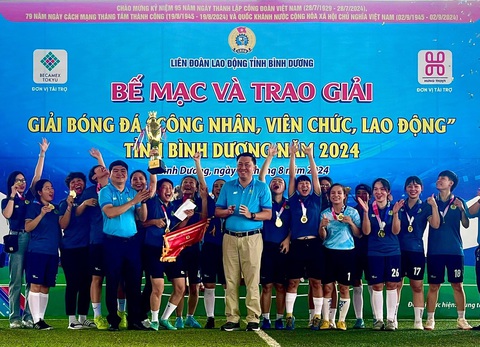 Hơn 400 người tham gia giải bóng đá công nhân, người lao động Bình Dương - Ảnh 3. Hơn 400 người tham gia giải bóng đá công nhân, người lao động Bình Dương - Ảnh 3.