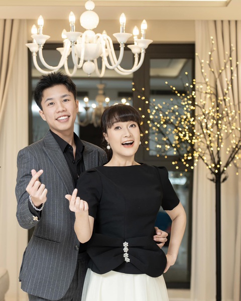 ‘Chải’ Long Vũ than ế, mẹ ruột NSND Vân Dung tìm con dâu, CĐM gạt bỏ ‘liêm sỉ' ứng tuyển - Ảnh 2. ‘Chải’ Long Vũ than ế, mẹ ruột NSND Vân Dung tìm con dâu, CĐM gạt bỏ ‘liêm sỉ' ứng tuyển - Ảnh 2.