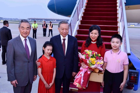 Tổng Bí thư, Chủ tịch nước Tô Lâm và phu nhân đến thủ đô Bắc Kinh của Trung Quốc- Ảnh 2. Tổng Bí thư, Chủ tịch nước Tô Lâm và phu nhân đến thủ đô Bắc Kinh của Trung Quốc - Ảnh 2.
