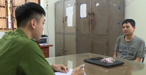 Lừa ‘yểm bùa’, ‘hóa giải bùa ngải’ để chiếm đoạt búp bê bằng vàng - Ảnh 1. Lừa yểm bùa, hóa giải bùa ngải, chiếm đoạt búp bê bằng vàng - Ảnh 1.