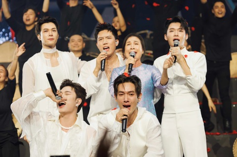 Tiết mục của team Atus khiến khán giả 'nổi da gà' - Ảnh 3. Tiết mục của team Atus khiến khán giả 'nổi da gà' - Ảnh 5.