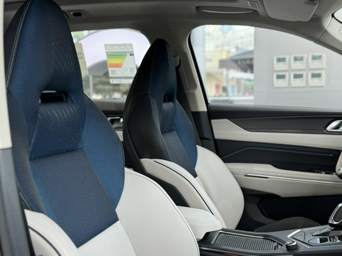 Lynk & Co 01 2024 'full option' ở đại lý: Giá 1,1 tỉ, thêm công nghệ an toàn đấu Mazda CX-5- Ảnh 4. Lynk & Co 01 2024 'full option' ở đại lý: Giá 1,1 tỉ, thêm công nghệ an toàn đấu Mazda CX-5- Ảnh 4.