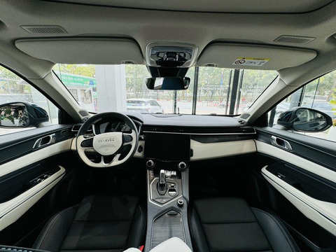 Lynk & Co 01 2024 'full option' ở đại lý: Giá 1,1 tỉ, thêm công nghệ an toàn đấu Mazda CX-5- Ảnh 2. Lynk & Co 01 2024 'full option' ở đại lý: Giá 1,1 tỉ, thêm công nghệ an toàn đấu Mazda CX-5- Ảnh 2.