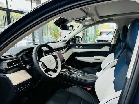 Lynk & Co 01 2024 'full option' ở đại lý: Giá 1,1 tỉ, thêm công nghệ an toàn đấu Mazda CX-5- Ảnh 3. Lynk & Co 01 2024 'full option' ở đại lý: Giá 1,1 tỉ, thêm công nghệ an toàn đấu Mazda CX-5- Ảnh 3.
