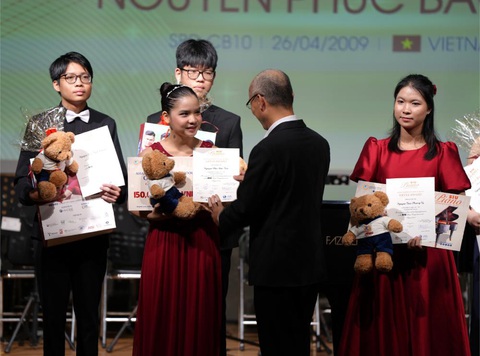 Dàn nghệ sĩ nhí xúng xính nhận giải SIU Piano Competition 2024 lần đầu tiên- Ảnh 5. Giải Vàng quốc tế Á Châu bảng B nhóm Chuyên nghiệp thuộc về thí sinh Nguyễn Phúc Bảo Tiên
