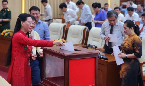 100% phiếu tán thành, ông Nguyễn Hoàng Giang làm chủ tịch UBND tỉnh Quảng Ngãi- Ảnh 2. 100% phiếu tán thành, ông Nguyễn Hoàng Giang làm chủ tịch UBND tỉnh Quảng Ngãi- Ảnh 2.