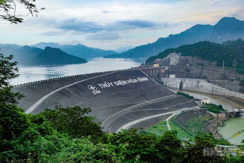 Thủy điện Hòa Bình - Ảnh: NAM TRẦN Thủy điện Hòa Bình, Sơn La, Tuyên Quang xả đáy hôm nay- Ảnh 1.