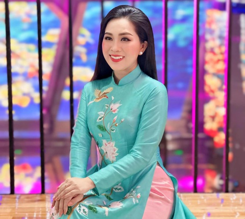 Hồng Phượng khẳng định không bao giờ bỏ ca hát - Ảnh: FBNV Người kêu gọi tha thứ cho Hồng Phượng, kẻ bảo cô nên bỏ nghề hát- Ảnh 1.