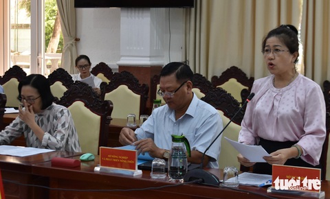 Kiên Giang có 44 bản án hành chính phải thi hành nhưng tắc, nhiều nhất là về đất Phú Quốc- Ảnh 2. Lãnh đạo Sở Tư pháp tỉnh Kiên Giang trình bày báo cáo 6 tháng đầu năm thi hành án hành chính - Ảnh: BỬU ĐẤU