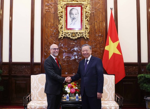 Hàn Quốc muốn phát triển nhà máy điện hạt nhân ở Việt Nam- Ảnh 2. Chủ tịch nước Tô Lâm tiếp Đại sứ Canada tại Việt Nam Shawn Steil - Ảnh: TTXVN