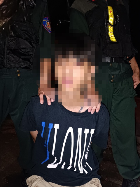 Bắt được nghi phạm cướp, làm bị thương thanh niên ở Phú Quốc- Ảnh 2. H. được nghi là xin tiền và dùng dao khống chế D. ở khu vực Bãi Trường (xã Dương Tơ, TP Phú Quốc) - Ảnh: TP Phú Quốc cung cấp