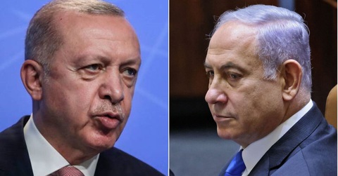 Thổ Nhĩ Kỳ: Israel muốn 'đám cháy ở Gaza' lan ra toàn khu vực- Ảnh 1. Tổng thống Thổ Nhĩ Kỳ Recep Tayyip Erdogan (trái) và Thủ tướng Israel Benjamin Netanyahu - Ảnh: AFP
