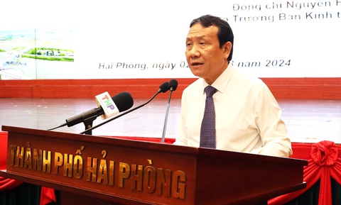 Hải Phòng muốn lập khu kinh tế ven biển phía nam- Ảnh 3. Phó trưởng Ban Kinh tế Trung ương Nguyễn Hồng Sơn nhấn mạnh sẽ sớm đề xuất cấp có thẩm quyền để ban hành kết luận về việc tiếp tục thực hiện nghị quyết 45 của Bộ Chính trị về xây dựng, phát triển Hải Phòng - Ảnh: T.THẮNG