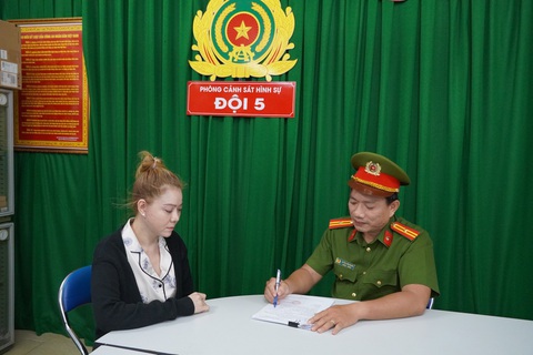 Chủ nhà hàng người nước ngoài cho nhân viên bán dâm ở quận 1, có xe sang đưa đón- Ảnh 4. Chủ nhà hàng người nước ngoài cho nhân viên bán dâm ở quận 1, có xe sang đưa đón- Ảnh 4.