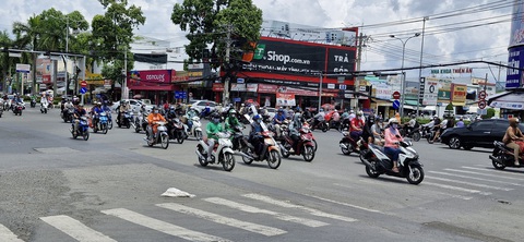 Mở rộng hai nút giao thường xuyên ùn tắc ở Cần Thơ- Ảnh 1. Nút giao Nguyễn Văn Linh - Ba Tháng Hai, quận Ninh Kiều sắp được mở rộng - Ảnh: LÊ DÂN