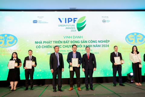 Tập đoàn Hoàng Quân được vinh danh tại Diễn đàn Bất động sản công nghiệp Việt Nam 2024- Ảnh 1. Tập đoàn Hoàng Quân được vinh danh tại Diễn đàn Bất động sản công nghiệp Việt Nam 2024- Ảnh 1.
