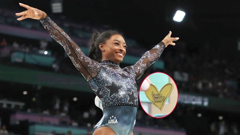 Huy hiệu 'trái tim nhỏ' của Simone Biles gây sốt tại Olympic 2024- Ảnh 1. Huy hiệu “trái tim nhỏ” của vận động viên thể dục dụng cụ Mỹ Simone Biles đã gây sốt tại Olympic 2024.