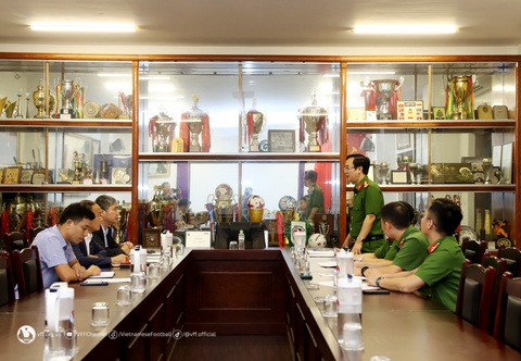 Cầu thủ 'hết đường' sử dụng chất gây nghiện ở mùa giải 2024-2025- Ảnh 1. Quang cảnh buổi làm việc giữa VFF và Viện Khoa học hình sự - Bộ Công an - Ảnh: VFF
