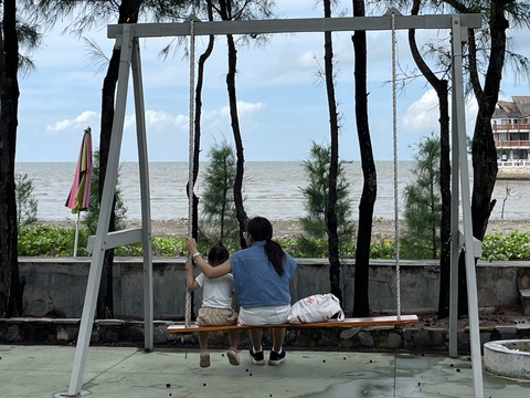 Đợi giàu mới sinh con, lúc muốn có con lại khó mang bầu- Ảnh 3. Nhiều phụ nữ được khuyên nên sinh con trước 35 tuổi bởi việc sinh muộn có khả năng đối diện một số tác hại về sức khỏe cho cả mẹ và con - Ảnh minh họa: YÊN CHÂU