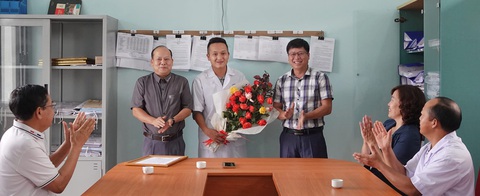 Huyện Mù Cang Chải khen thưởng đột xuất bác sĩ đỡ đẻ dọc đường - Ảnh 2. Huyện Mù Cang Chải khen thưởng đột xuất bác sĩ đỡ đẻ dọc đường - Ảnh 2.