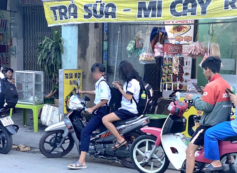 Tin tức sáng 21-8: Lịch trả lương hưu tháng 9; Xử phạt người giao xe máy cho học sinh chạy - Ảnh 4. Tin tức sáng 21-8: Lịch trả lương hưu tháng 9; Xử phạt người giao xe máy cho học sinh chạy - Ảnh 4.