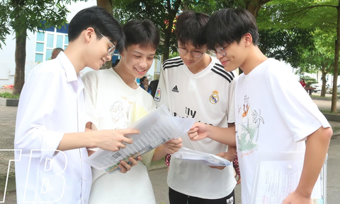 Sáng nay Thái Bình họp báo vụ bất thường điểm thi vào lớp 10 - Ảnh 1. Sáng nay Thái Bình họp báo vụ bất thường điểm thi vào lớp 10 - Ảnh 1.