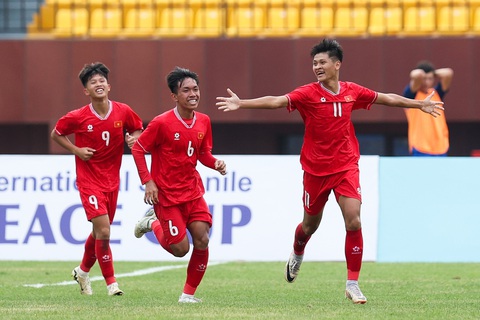 Bóng đá trẻ Việt Nam 'mở cửa' với cầu thủ Việt kiều - Ảnh 1. Bóng đá trẻ Việt Nam 'mở cửa' với cầu thủ Việt kiều - Ảnh 1.