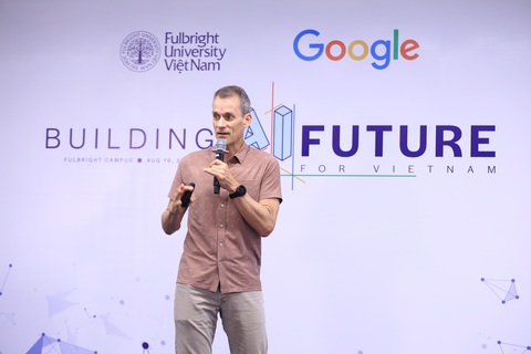 Giám đốc Khoa học Google: Tôi cũng không theo kịp công nghệ - Ảnh 2. Giám đốc Khoa học Google: Tôi cũng không theo kịp công nghệ - Ảnh 2.