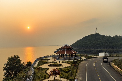 Lần đầu tổ chức giải chạy có cung đường 'ngắm hoàng hôn' trên đảo Cát Bà - Ảnh 1. Lần đầu tổ chức giải chạy ngắm hoàng hôn trên đảo Cát Bà - Ảnh 1.