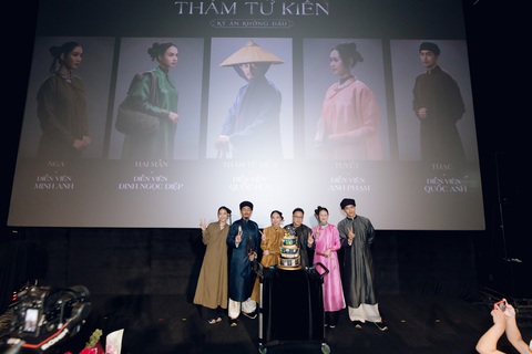 Hai 'nàng thơ' mới của đạo diễn Victor Vũ - Ảnh 1. Victor Vũ trình làng hai 'nàng thơ' mới - Ảnh 1.