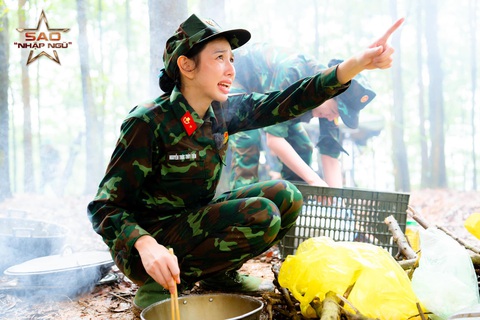 Thùy Tiên khi được đẩy vào giới hạn - Ảnh 10. Thùy Tiên khi được đẩy vào giới hạn - Ảnh 8.