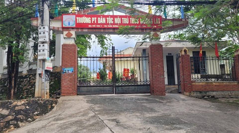 Tuyển sinh sai tại trường nội trú Mường Lát: Kỷ luật phó chủ tịch huyện và nhiều cán bộ- Ảnh 1. Tuyển sinh sai tại trường nội trú Mường Lát: Kỷ luật phó chủ tịch huyện và nhiều cán bộ- Ảnh 1.