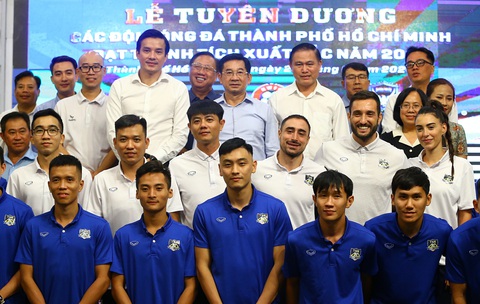 Huỳnh Như mặc áo số 9 khi trở lại CLB nữ TP.HCM- Ảnh 2. Huỳnh Như mặc áo số 9 khi trở lại CLB nữ TP.HCM - Ảnh 2.