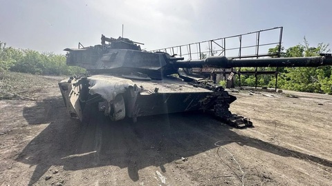 Nga tuyên bố hạ xe tăng Abrams ở Kursk, nhắc nhở vũ khí Mỹ đã vào đất Nga- Ảnh 1. Nga tuyên bố hạ xe tăng Abrams ở Kursk, nhắc nhở vũ khí Mỹ đã vào đất Nga - Ảnh 1.